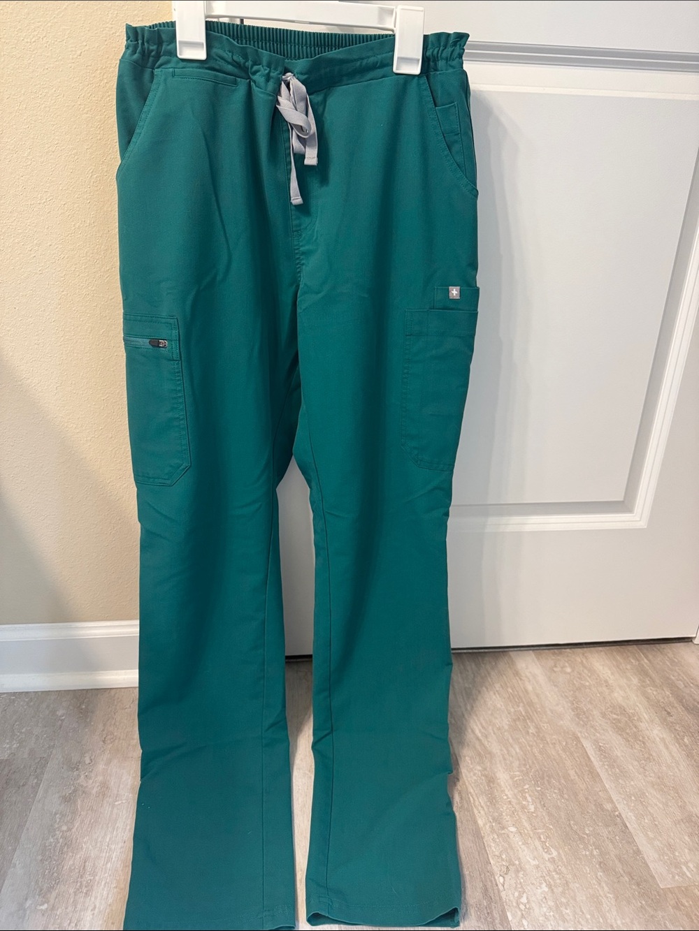 Figs women’s Hunter Green set